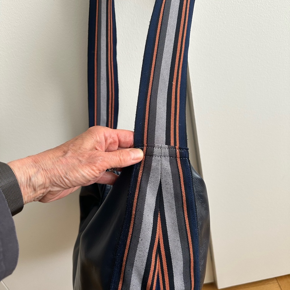 Elegant Navy Crossbody Bag - Picture 2 of 9